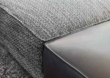 Tapicerías de tela y piel para el sofá mullido de diseño Tommy – BertO