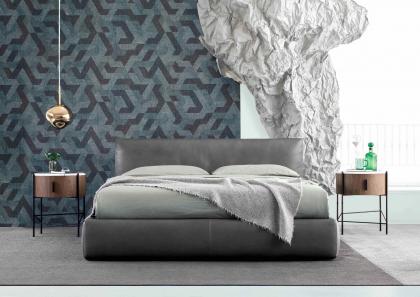 Cama doble Soho de piel gris con mesitas de noche Roi - BertO