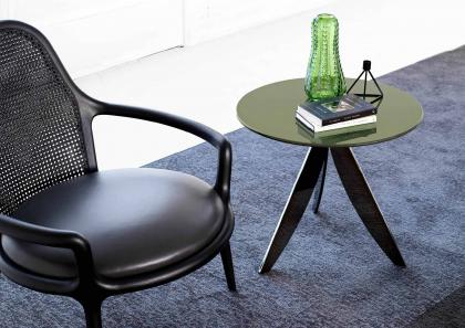 Sillón de diseño Patti negro con mesa de centro Circus lacada verde - BertO