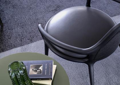Detalles del asiento del sillón Patti de diseño en color negro - BertO