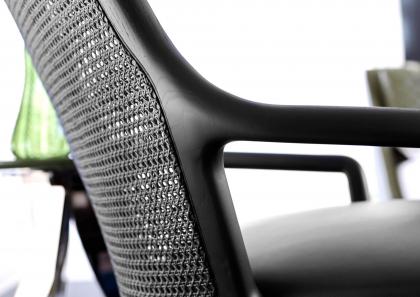 Apoyabrazos, respaldo y asiento del sillón de diseño Patti en color negro - BertO