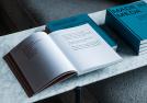 Libro Made in Meda - El futuro del diseño tiene mil años abierto en la mesa de centro King