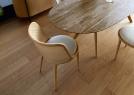 Mesa Stiv con estructura de roble y sobre de travertino - BertO