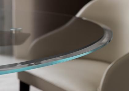 Superficie de cristal transparente con un espesor de 10 mm, filo brillante, biselado 30 mm - Mesa redonda Ring