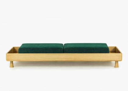 Cojines del asiento: estructura de madera de chopo envuelta en espuma de poliuretano con diferentes densidades