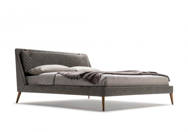 Cama con patas de madera Chelsea - BertO Shop