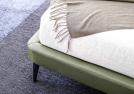 Cama doble acolchada con patas altas Chelsea - BertO Outlet