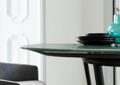 CJ la mesa de diseño con superficie rectangular redondeada por un bisel especial. - BertO Salotti