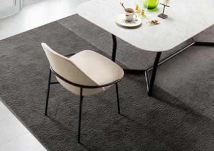 Silla de diseño Jackie combinada con mesa CJ con encimera de mármol Carrara - BertO Salotti