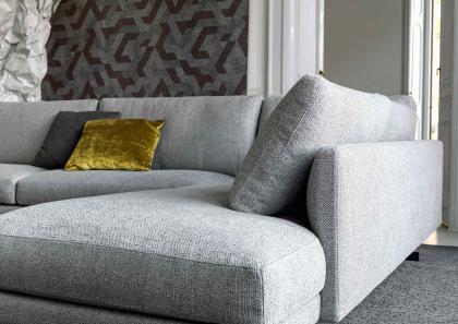 El sofá Dee Dee está diseñado para tener un alto componente tecnológico y una estructura de acero indestructible.