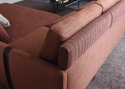 Los reposacabezas tecnológicos cubiertos con tela acolchada permiten dos tipos de asientos cómodos - BertO
